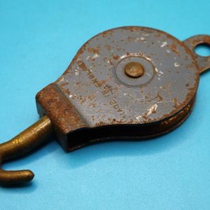 Meccano single sheave grey Pulley Block, part 151.