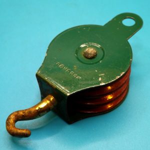 Meccano triple sheave green Pulley Block, with red pulleys, part 153.