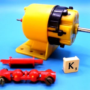 Meccano six ratio gearbox, No.11062, with universal coupling. (K)