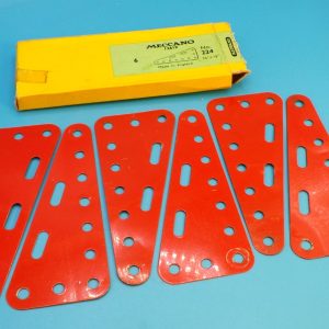 Meccano yellow trade box of six light red Triangular Flexible Plates, part 224.