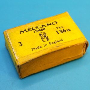 Meccano yellow trade box of three Handrail Couplings, part 136a.